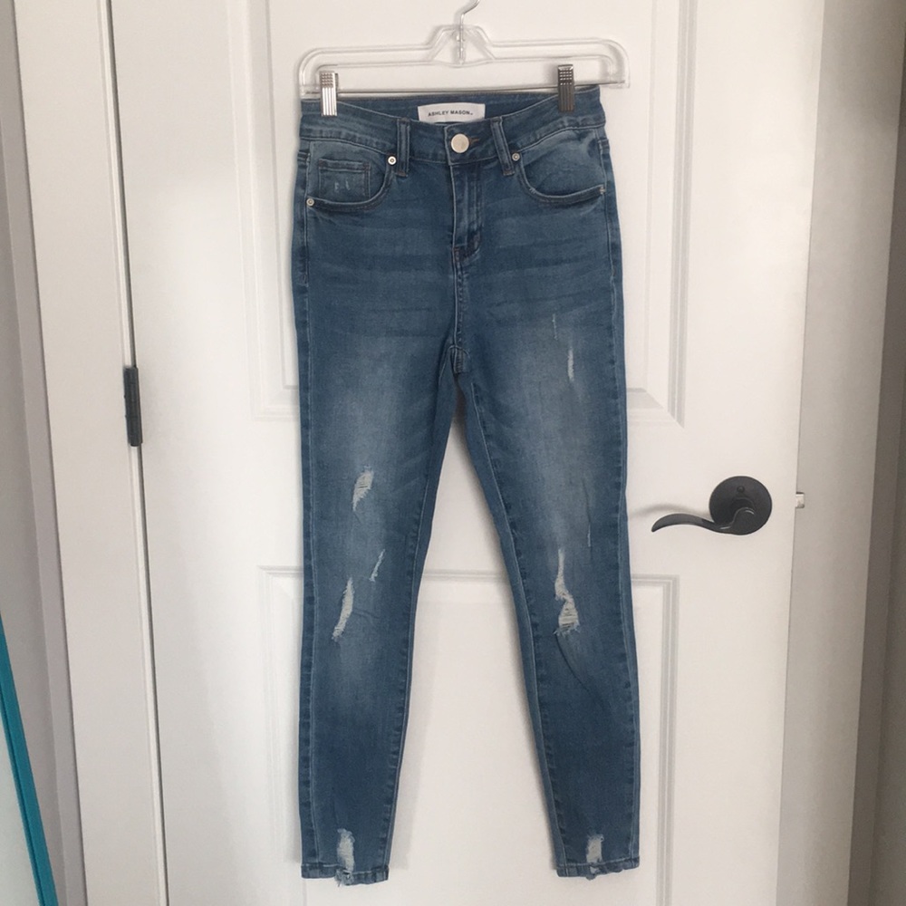 Ripped skinny jeans 👖